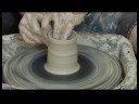 Çanak Çömlek Çarkında Kupalar Olun Clay : Kil Bir Kupa Üzerinde Bir Ayak Oluşturmak 