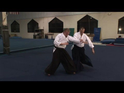 Kapmak Ve Havai Saldırılar İçin Aikido Teknikleri Aikido Tekniği: Tsuki Kaitenage
