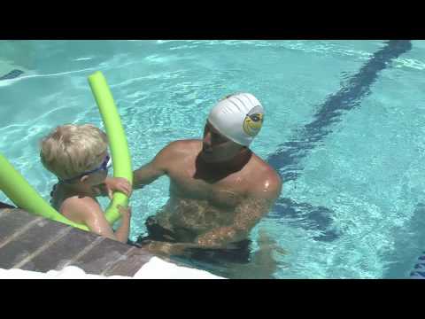 Yüzmek İçin Nasıl: Gezinme İnme Bir Çocuk Öğretmek Nasıl Resim 1