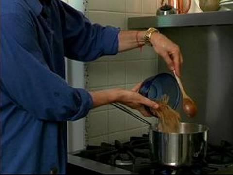 Pişirme Yunan Gıda: Nasıl Sarımsak Pesto Tarifini Yapmak Resim 1
