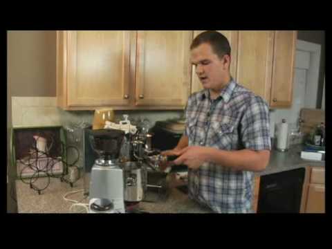 Nasıl Tek Americano Yapmak: Nasıl Kahve Espresso Makinesi Sepete İçin Tek Bir Americano Yerleşmek İçin