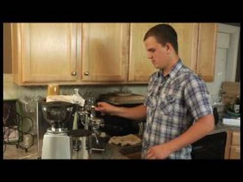 Nasıl Tek Breve Latte Olun: Tek Breve Sütlü Bir Kahve İstedim Bir Espresso Makinesi Kullanmayı Resim 1