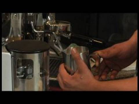 Nasıl Tek Vanilya Latte Olun: Nasıl Espresso Çekim İçin Tek Bir Vanilya Latte Oluşturmak İçin