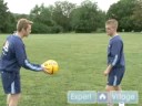 Bir Futbol Topu Tekmelemek Nasıl : Futbol Topu Voleybolu İçin Nasıl  Resim 2