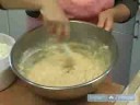 Geleneksel Shabbat Ekmeği Bir Ekmek Pişirmeyi : Mix Shabbat Ekmeği Ekmek Yaparken Elle Un  Resim 2