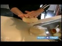 Nasıl Börek : Börek İçin Hamur Disklerini Hazırlanıyor 