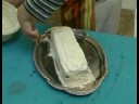 Nasıl Mocha Dolgulu Harika Bir Kek : Mocha Acaba Bir Pastanın Üzerine Fındık Yayılıyor 