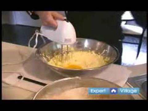 Nasıl Turtalı Kek Yapmak İçin : Yumurta Pasta Kek Ekleme 