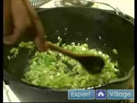Tavuk Nasıl Yapılır & Sosis Çorbası : Tavuk Ve Sosis Bamya İçin Terleme Sebze  Resim 1