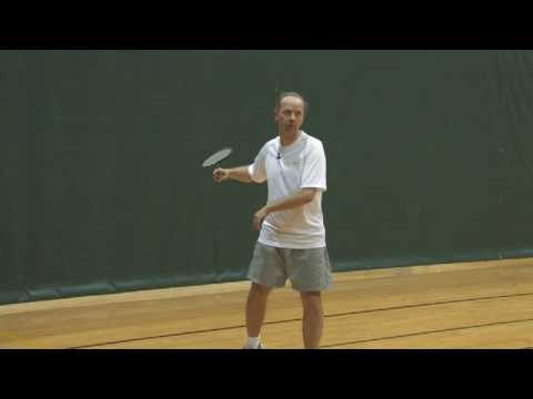 Badminton Teknikleri Gelişmiş : Nasıl Bir Havai Açılan Badminton Oyuncu  Resim 1