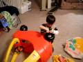 Çocuk Kullanır Oyuncak Matkap Oyuncak Araba Düzeltmek İçin Resim 3