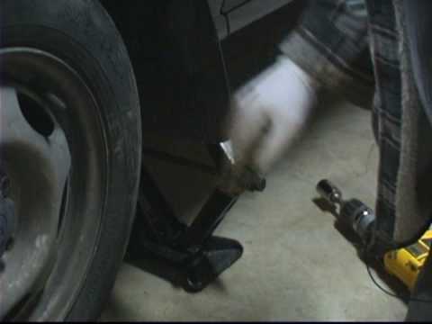 Araç Bakım: Supap Ayarı : Arabayı Kriko İle Araç Alt  Resim 1