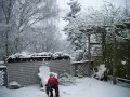Seattle Kar 15 Ocak 2012: Çocuk Parça Kar Ve Atar Kar Topu Kamera Yapar Resim 4