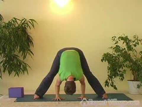 Yoga Poses Gelişmiş: Yoga Geniş Bacaklı İleri Bend Poz Resim 1