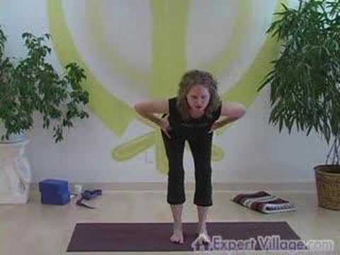 Sırt Ağrısı Ve Gücü Bina İçin Yoga Teşkil Etmektedir: İleriye Doğru Kat Yoga Pose Resim 1