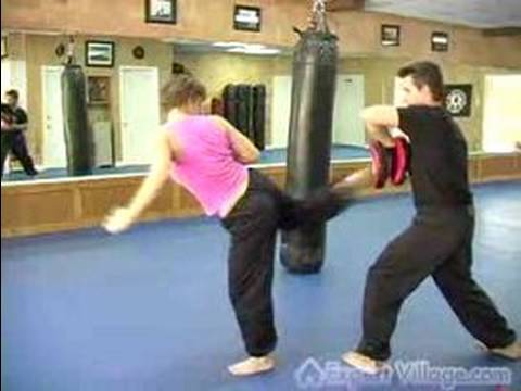 Kickboks Egzersizler: Kickboxing Tekniği: Geri Tekme Resim 1