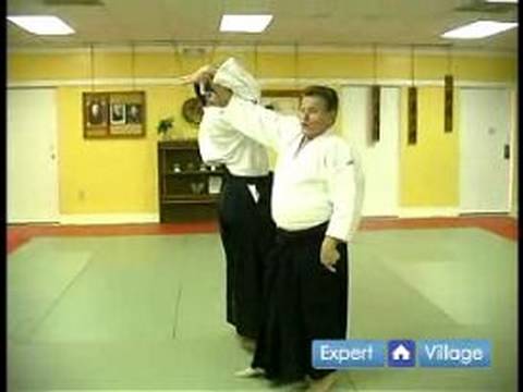 Aikido Hamle Yeni Başlayanlar İçin: Aikido Bükülü Kol Kilit Tekniği Resim 1