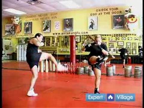Kickboks Hamle Başlangıç: Kickboxing Başlayan Arka Bacak Kick Resim 1