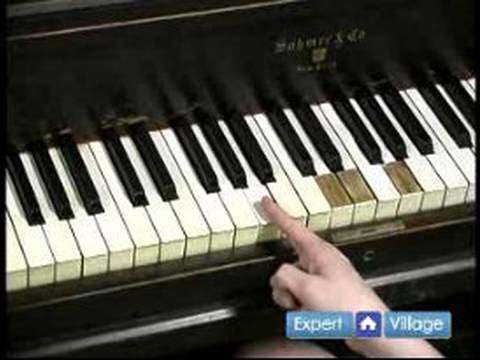 Nasıl Temel Piyano Akorları Oynamak İçin : Temel Piyano Telleri Ve Bir Küçük Bir Büyük Bulmaya  Resim 1