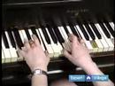 Nasıl Temel Piyano Akorları Oynamak İçin : Temel Piyano Telleri Ve Bir Küçük Bir Büyük Bulmaya  Resim 4