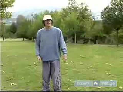 Nasıl Disk Golf Ve Frisbee Futbol İçin Bir Frizbi Atmak: Nasıl Bir Frizbi Bacak Altında Yakalamak İçin Resim 1