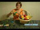 Bir Hediye Paketi Nasıl Yapılır : Bir Meyve Sepeti Hediye Paketi Nasıl  Resim 4