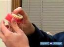 Nasıl Dişleri Sağlıklı Tutmak İçin: İpi Threaders Oral Hijyen İçin Kullanma Resim 3