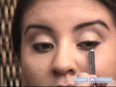 Nasıl Makyaj Koymak: Eyeliner Makyaj Uygulamak İçin İpuçları