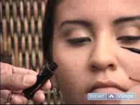 Nasıl Makyaj Koymak: Nasıl Üst Eyeliner Makyaj Uygulamak İçin