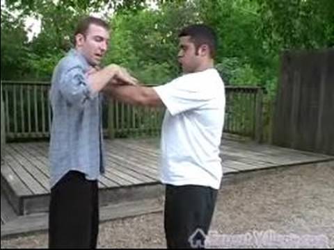 Kendini Savunma Teknikleri: Video Öz Savunma: İki Elle Gömlek Kapmak Resim 1