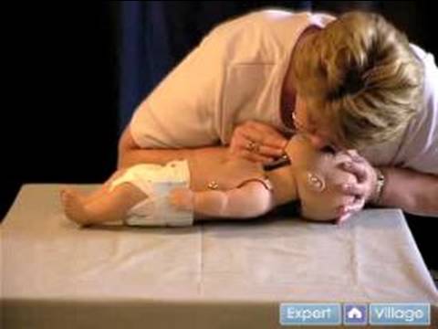 İlk Yardım Ve Cpr Temelleri : Bebekler İçin Cpr Göğüs Kompresyonu 