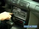 Araba Teybi Yüklemek İçin Nasıl & Konuşmacı : Araba Stereo Yükleme İçin Eski Bir Yüz Plakası Kaldırılıyor 