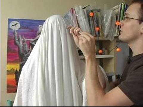 Nasıl Bir Hayalet Halloween Kılık Yapmak: Mark Hayalet Eyeholes Tablolarında Yapılır