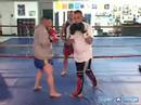 Karışık Dövüş Sanatları Ve Muay Tay Kickboks: Nasıl Karşı Savunmak İçin Kickboks İçinde Yumruk Atıyor Resim 3