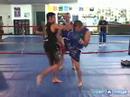 Karışık Dövüş Sanatları Ve Muay Tay Kickboks: Nasıl Bir Tekme Kickboks İçinde Yakalamak İçin Resim 4