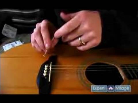 Çelik Dize Gitar Çalmayı : Düzgün Bir Gitar Restring Nasıl  Resim 1