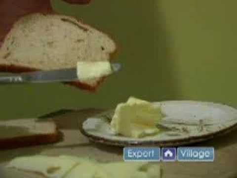Mükemmel Yemek Yapmayı Izgara Peynir, Omlet Ve Patlamış Mısır: Izgara Peynirli Sandviç Ekmeğe Yağ