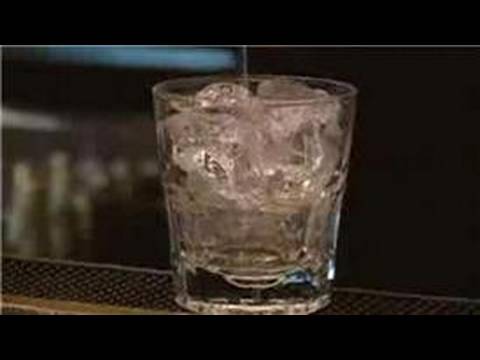 Video Barmenlik Kılavuzu: Siyah Rus Tarifi - Votka İçecekler Resim 1