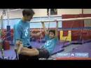 Jimnastik Ve Yuvarlanan Çocuklar İçin Gelişmiş: Bir Kazak Düşük Çubuğunda Nasıl Çocuklar Jimnastik