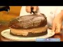 Vegan Tatlı Tarifleri: Çikolata Sır Vegan Çift Çikolatalı Kek İçin Uygulanıyor. Resim 3