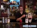 Video Barmenlik Kılavuzu: Bourdon Sloe Cin Fizz Tarifi - Bourbon İçecekler Resim 3