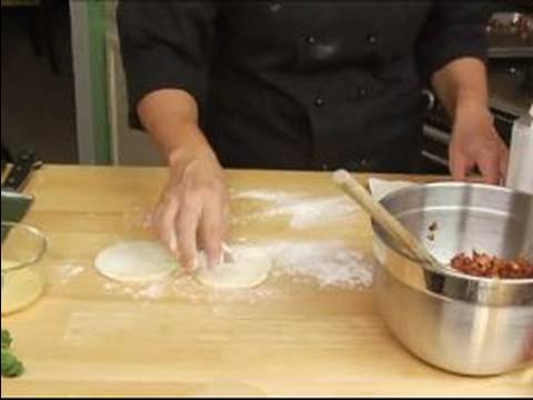 Chorizo Ve Patates Meksika Yemeği Pişirmek İçin Nasıl : Enchiladas Yaparken Börek Nasıl Düzenleneceğini  Resim 1
