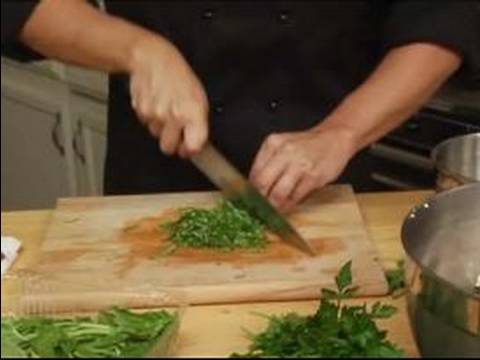 İtalyan Panzanella Salatası Yapmak Nasıl : İtalyan Panzanella İçin Fesleğen Ekleyin Nasıl 