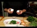 Spagetti Ve Köfte Yapmak: Yumurta İçin Ev Yapımı Köfte Ekleme