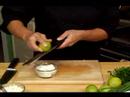 Tavuk Tortilla Çorbası Tarifi : Tortilla Çorbası Ekşi Krema İçin Limon Kabuğu Ekle 