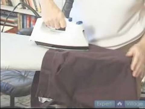 Nasıl Demir Elbise Yapılır: Nasıl Kırışıklıkları Pantolon Dışarı Demir Resim 1