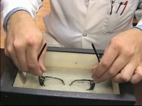 Gözlükleri Ayarlamak Nasıl: Tam Plastik Çerçeveleri Ayarlama Resim 1