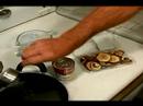 Brandied Mantar Soslu Biftek Pişirme: Kurutulmuş Mantar Emmek İçin Brandied Sos