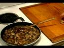 Brandied Mantar Soslu Biftek Pişirme: Mantar Sıvı Brandied Mantar Sos İçin Ekleyin Resim 3