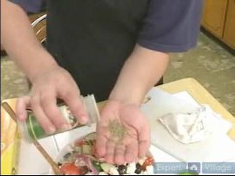 Nasıl Bir Yunan Beyaz Peynirli Salata Hazırlamak: Bir Yunan Beyaz Peynir Salata Kekik Ekleyin Resim 1